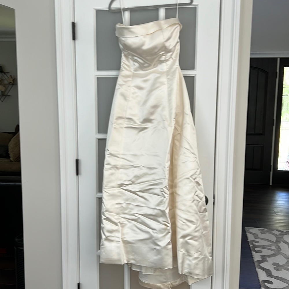 Make me an offer 😍Priceless gem! 100% silk ivory strapless wedding dress